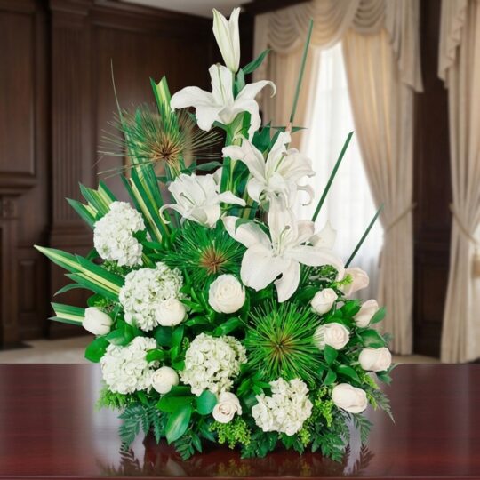 Arreglo fúnebre Adiós Para Siempre con lirios, hortensias y rosas blancas, en una sala de velación premium con luz natural y