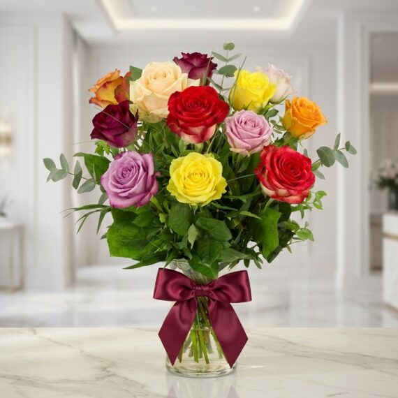 Jarron de Rosas CRISTINA: Elegancia en 12 Tonos Surtidos Jarron de Rosas CRISTINA con 12 rosas de diferentes colores vibrantes, como rojo, amarillo, rosa, morado y naranja, con folla